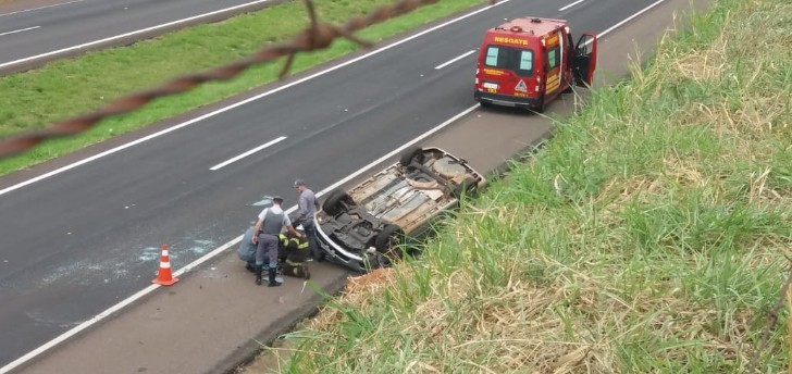 Motorista Perde Controle De Carro E Capota Na Rodovia Euclides Da Cunha